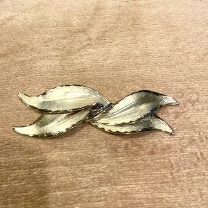 Simple but classy silver brooch.